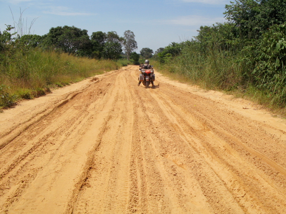 the last 25km before asphalt in kinkala.JPG